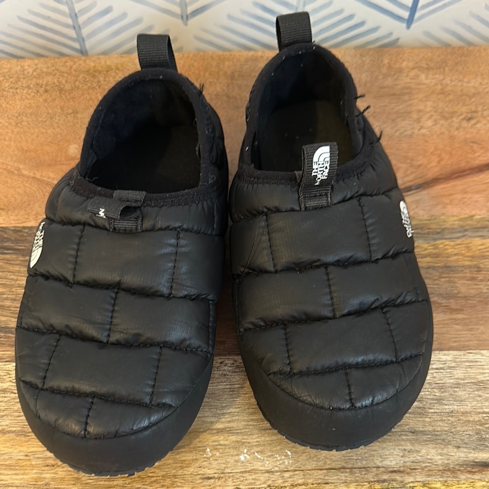 The North Face Kids' Black Slip-On Shoes us 1